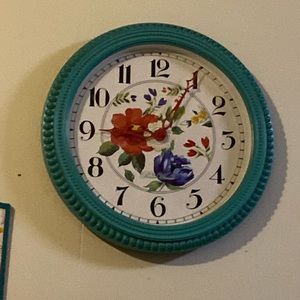 A Pioneer Woman clock”Like New 8$ lowest 7$